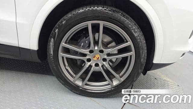 Porsche Cayenne 2022 — Şəkil 27/32