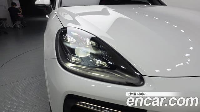 Porsche Cayenne 2022 — Şəkil 30/32
