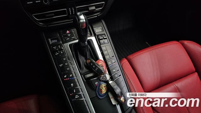 Porsche Macan 2021 — Şəkil 9/20
