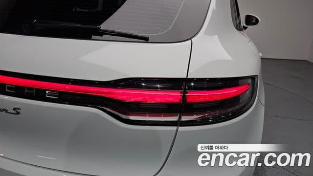 Porsche Macan 2021 — Photo 7/35