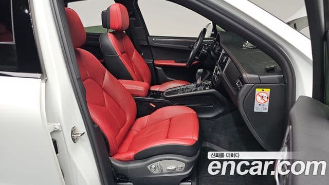 Porsche Macan 2021 — Photo 24/35