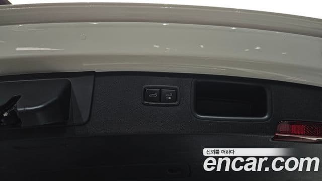 Porsche Macan 2021 — Photo 14/35