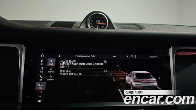 Porsche Macan 2021 — Photo 3/35