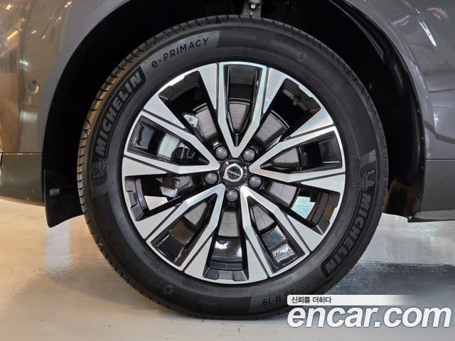 Volvo XC60 2025 — Фото 4/20