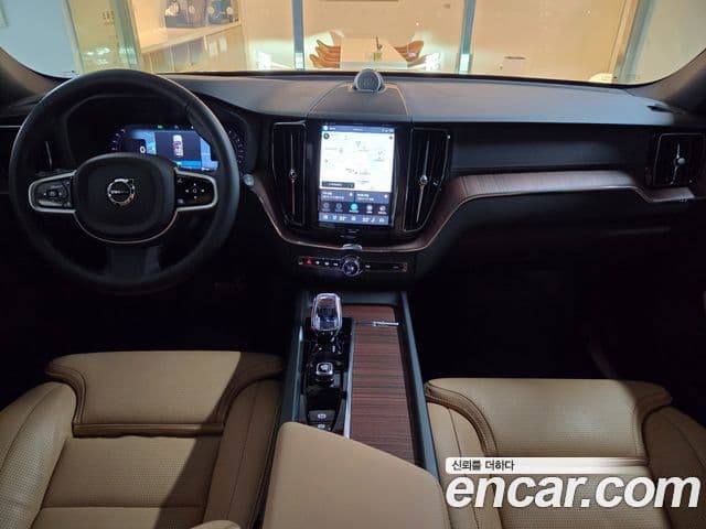 Volvo XC60 2025 — Фото 6/20