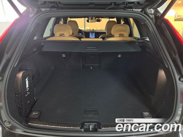 Volvo XC60 2025 — Фото 18/20