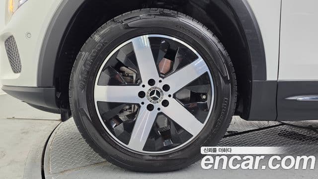 Mercedes-Benz GLB-Class 2020 — ფოტო 4/20