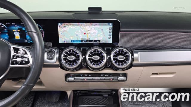 Mercedes-Benz GLB-Class 2020 — ფოტო 13/20