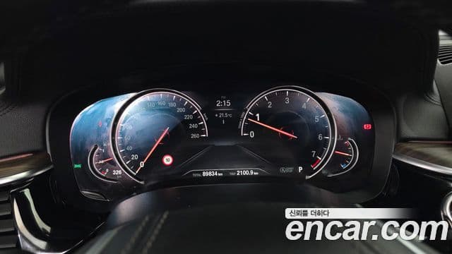 BMW 5 Series 2018 — ფოტო 8/20