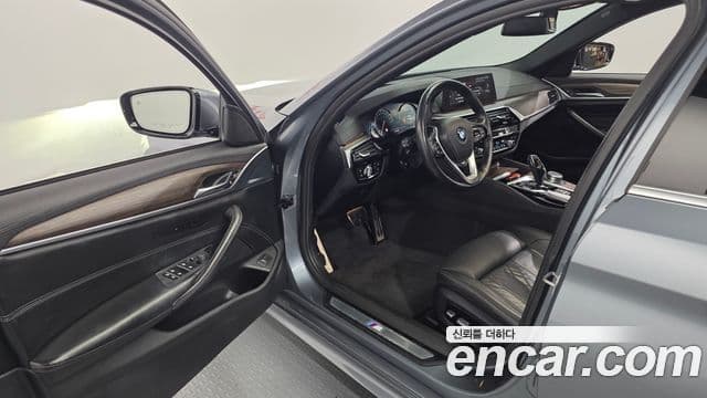 BMW 5 Series 2018 — ფოტო 10/20