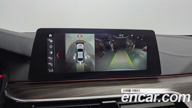 BMW 5 Series 2018 — ფოტო 15/20