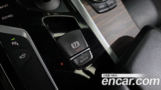 BMW 5 Series 2018 — ფოტო 16/20