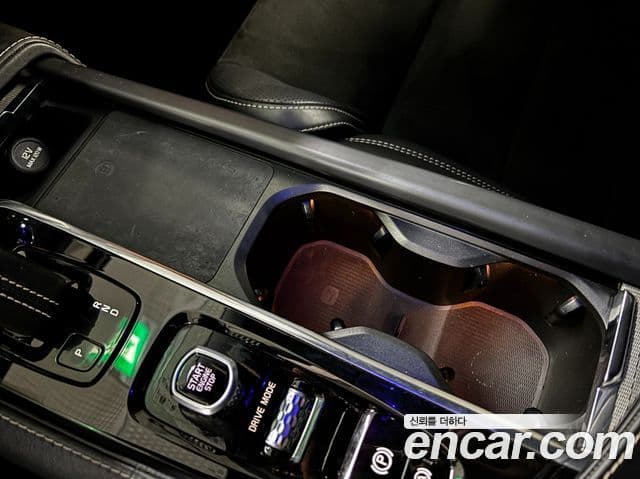 Volvo XC90 2021 — Şəkil 14/18