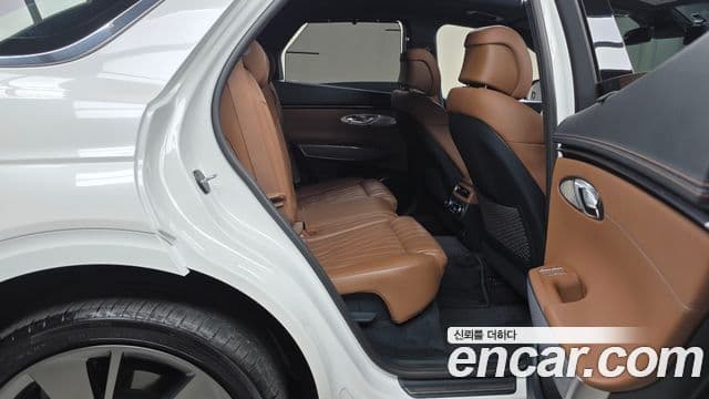 Genesis GV70 2023 — ფოტო 11/20