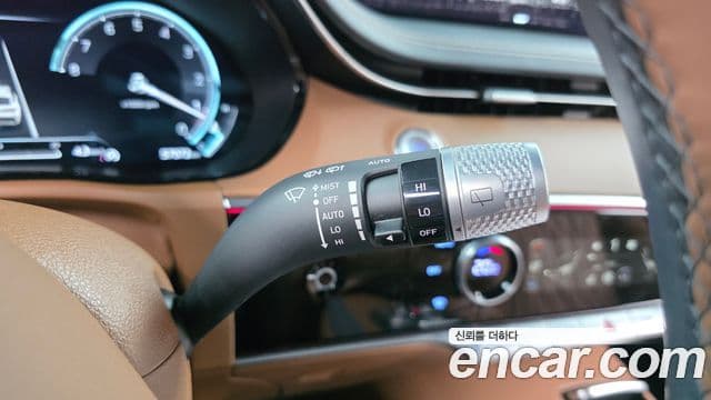 Genesis GV70 2023 — ფოტო 18/20