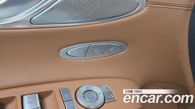 Genesis GV70 2023 — ფოტო 19/20