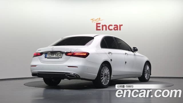 Mercedes-Benz E-Class 2021 — Фото 2/20