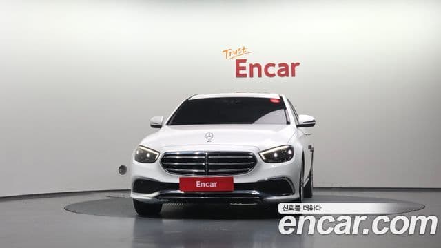 Mercedes-Benz E-Class 2021 — Фото 3/20