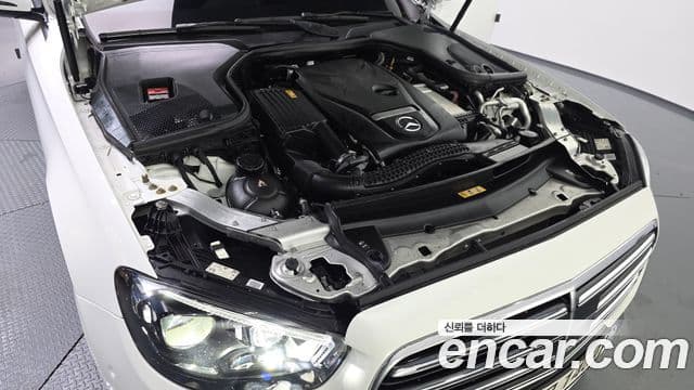 Mercedes-Benz E-Class 2021 — Фото 6/20