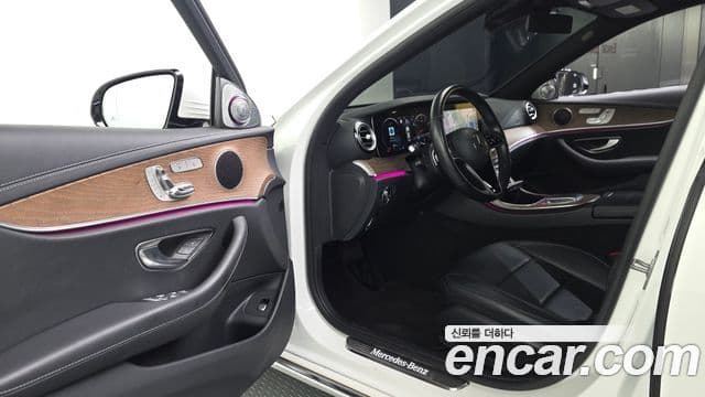 Mercedes-Benz E-Class 2021 — Фото 10/20