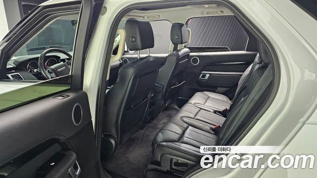 Land Rover Discovery 5 2019 — Photo 32/32