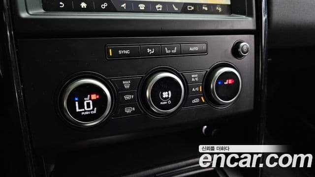Land Rover Discovery 5 2019 — Photo 27/32