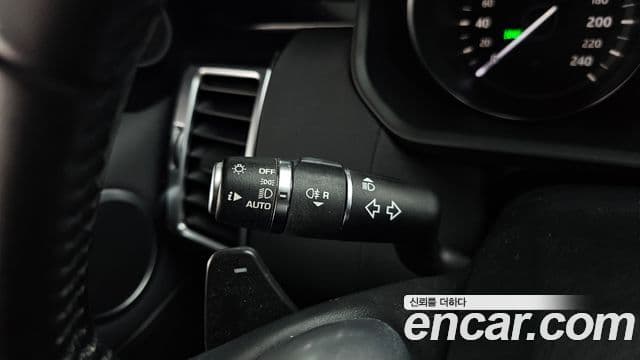 Land Rover Discovery 5 2019 — Photo 9/32
