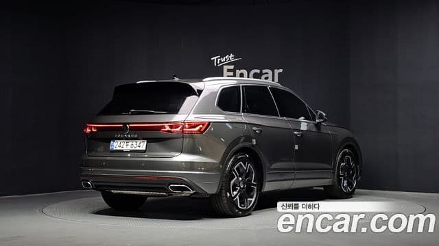 Volkswagen Touareg 2024 — Photo 14/36