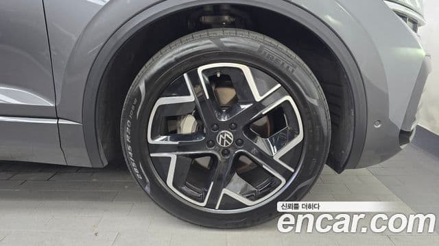 Volkswagen Touareg 2024 — Photo 3/36