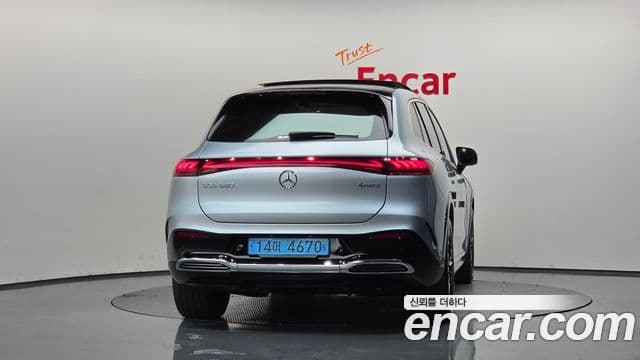 Mercedes-Benz EQS SUV 2023 — Photo 17/36