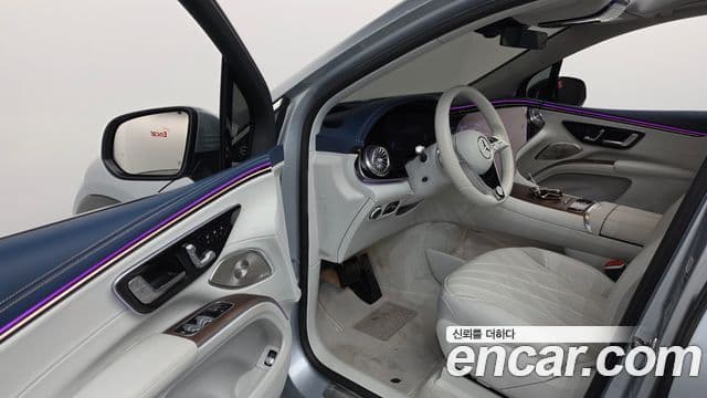 Mercedes-Benz EQS SUV 2023 — Photo 23/36
