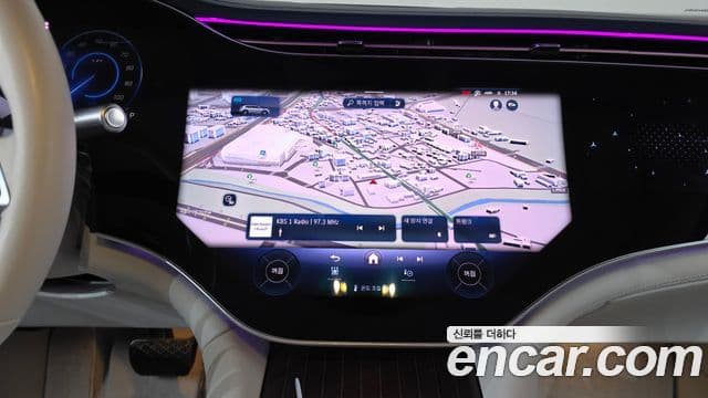 Mercedes-Benz EQS SUV 2023 — Photo 30/36