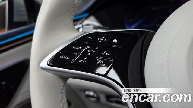 Mercedes-Benz EQS SUV 2023 — Photo 34/36