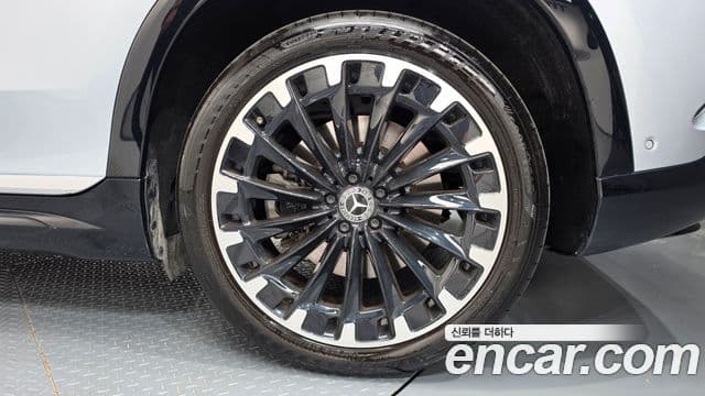 Mercedes-Benz EQS SUV 2023 — Photo 8/36