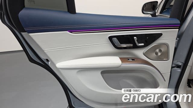 Mercedes-Benz EQS SUV 2023 — Photo 22/36