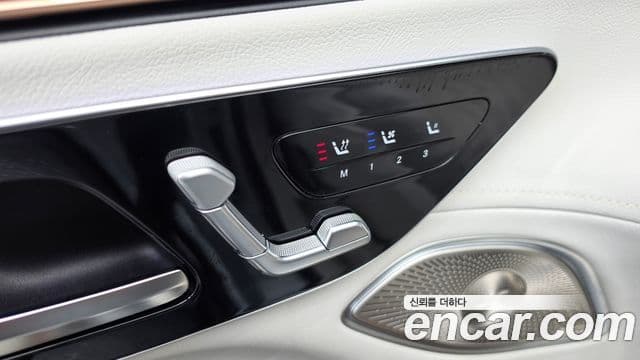 Mercedes-Benz EQS SUV 2023 — Photo 14/36