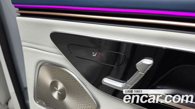 Mercedes-Benz EQS SUV 2023 — Photo 24/36