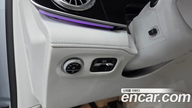Mercedes-Benz EQS SUV 2023 — Photo 21/36