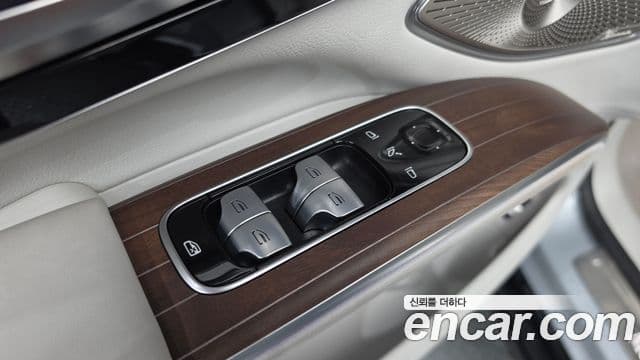 Mercedes-Benz EQS SUV 2023 — Photo 6/36