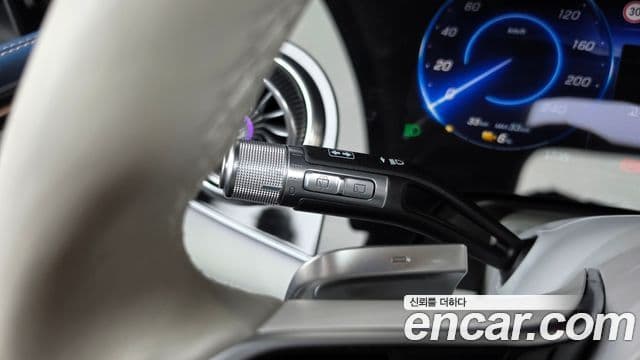 Mercedes-Benz EQS SUV 2023 — Photo 33/36