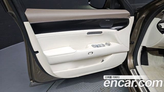 Genesis G90 2022 — Photo 22/31