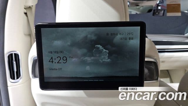 Genesis G90 2022 — Photo 13/31