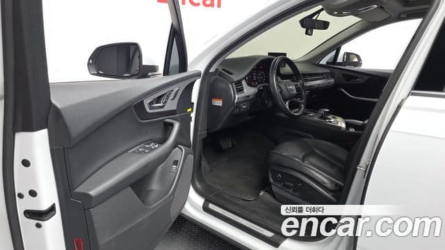 Audi Q7 2019 — Şəkil 10/20