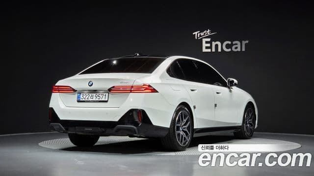 BMW 5 Series 2026 — Şəkil 2/20