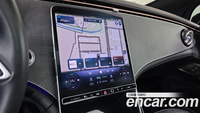 Mercedes-Benz EQE SUV 2023 — ფოტო 17/34