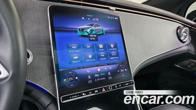 Mercedes-Benz EQE SUV 2023 — ფოტო 28/34