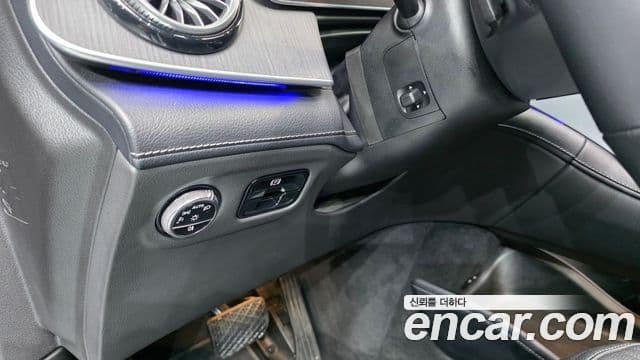 Mercedes-Benz EQE SUV 2023 — ფოტო 22/34