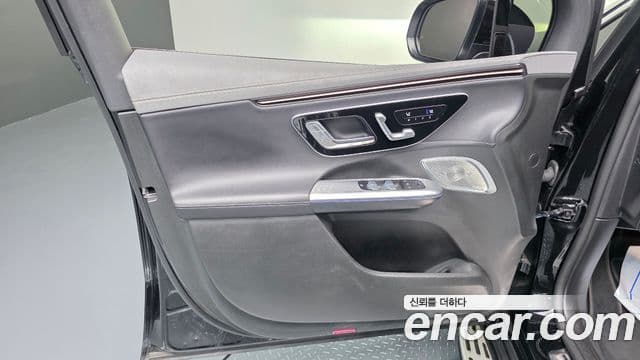 Mercedes-Benz EQE SUV 2023 — ფოტო 23/34