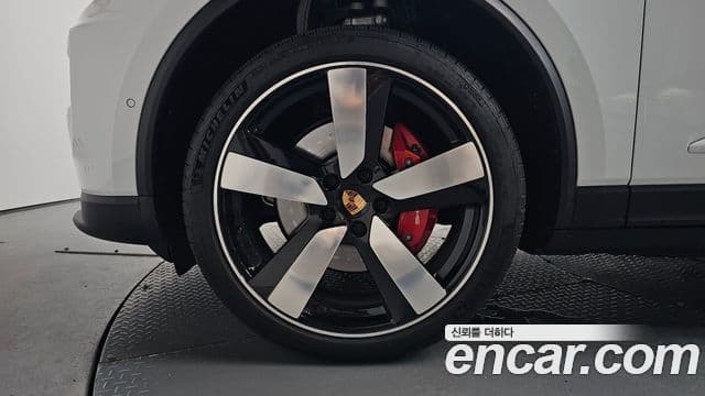 Porsche Macan EV 2025 — Photo 11/20