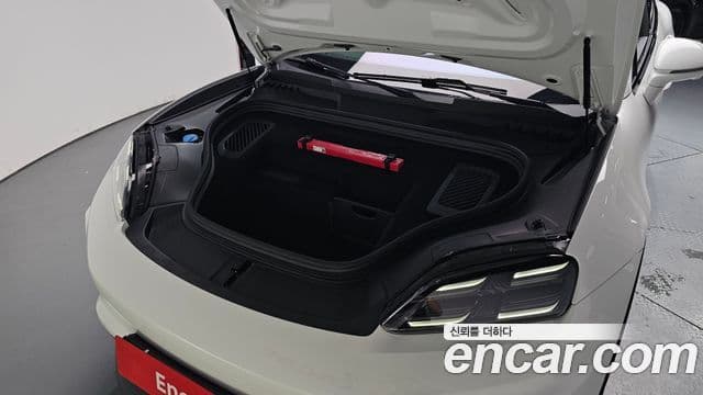 Porsche Macan EV 2025 — Photo 14/20